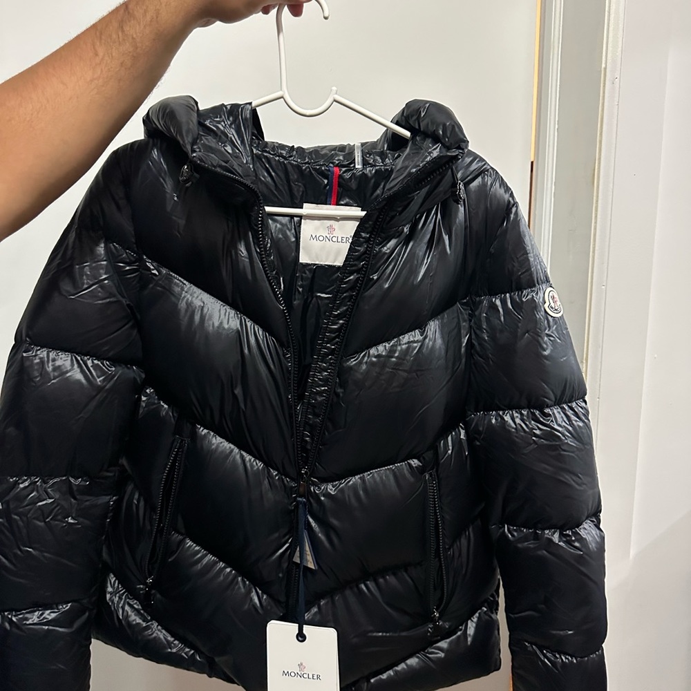 BRAND NEW MONCLER JACKET (NEVER WORN)!!! DOESNT FIT ME!